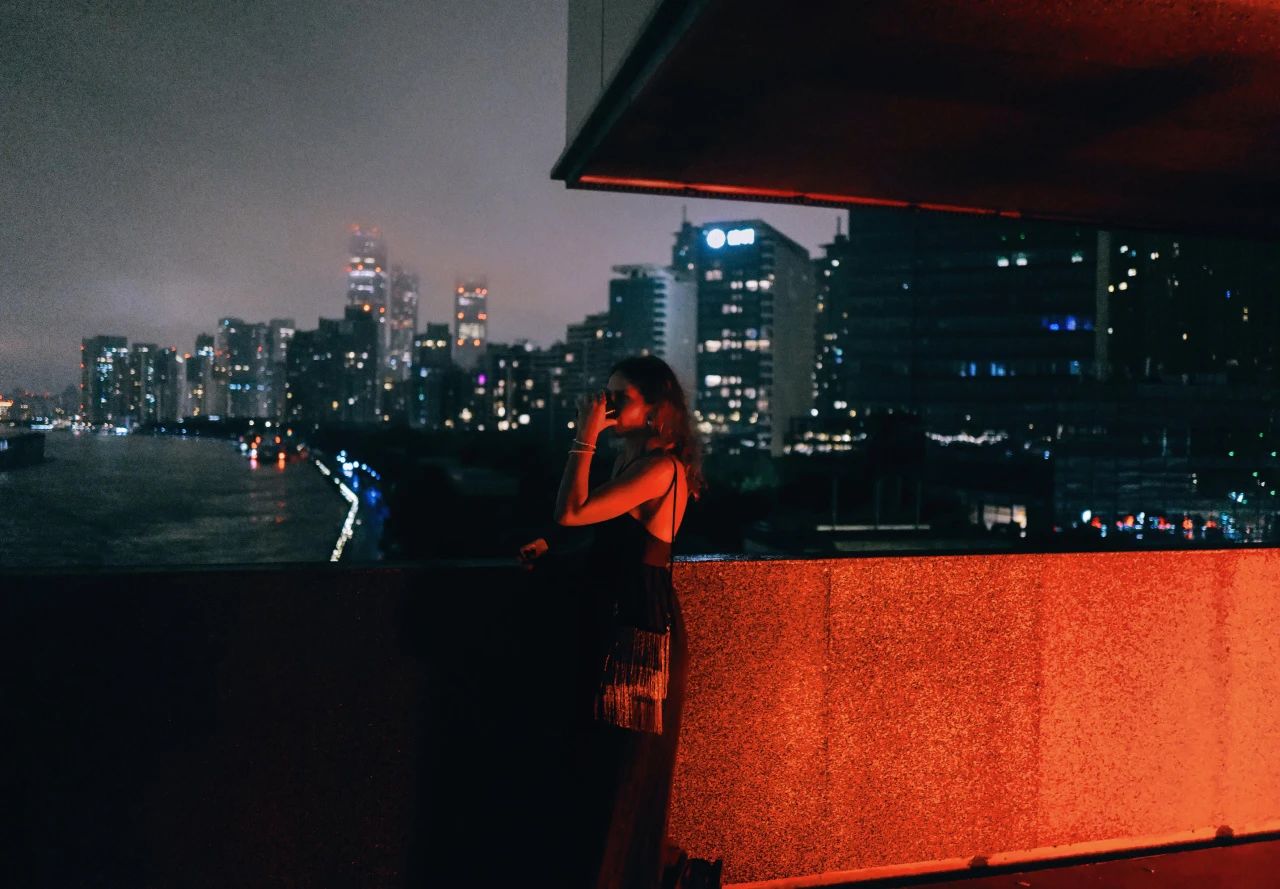 The night view of MAM’s balcony is not accessible every night. Photo via 卢谜.