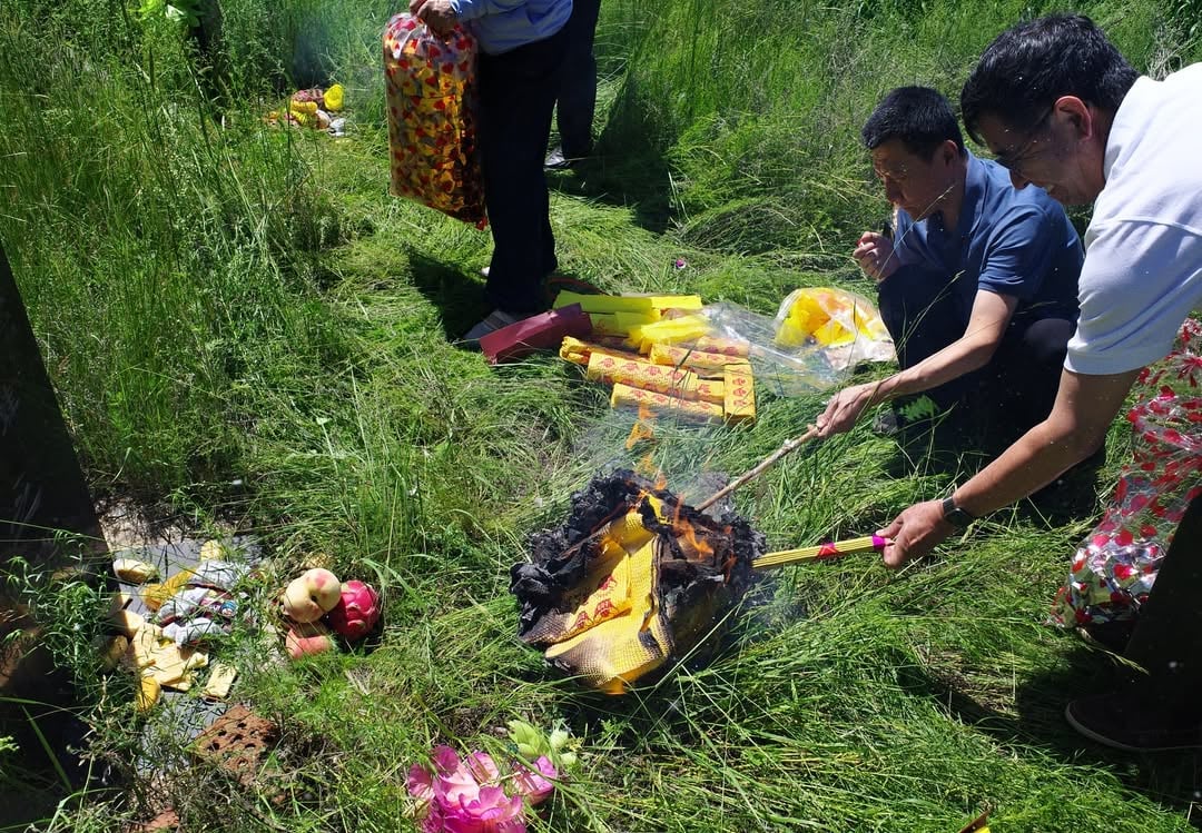 People burn yellow talismans to connect with their ancestors.