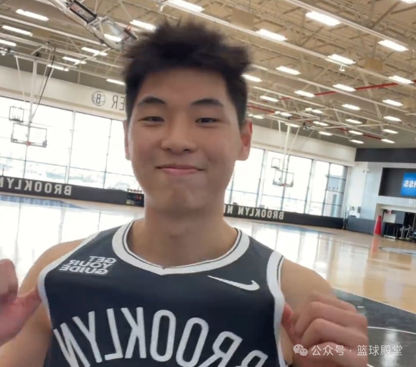 Brooklyn Nets new signing Cui Yongxi shows off his new jersey.