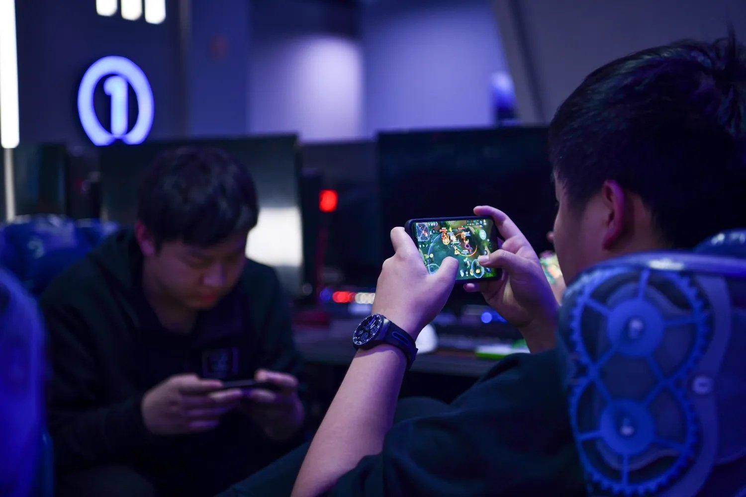 RADII explores the decline of the internet cafe wang ba and the rise of mobile gaming.