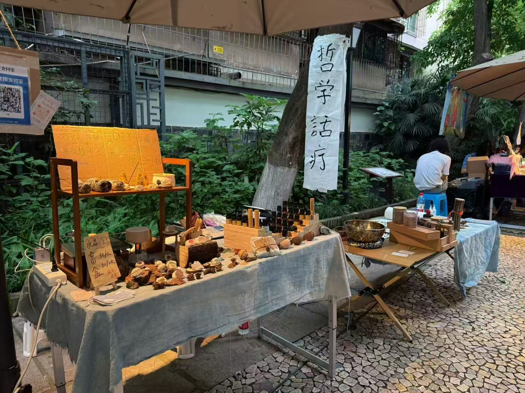 RADII explores street side philosophical conversation therapy vendors in Chengdu, China.