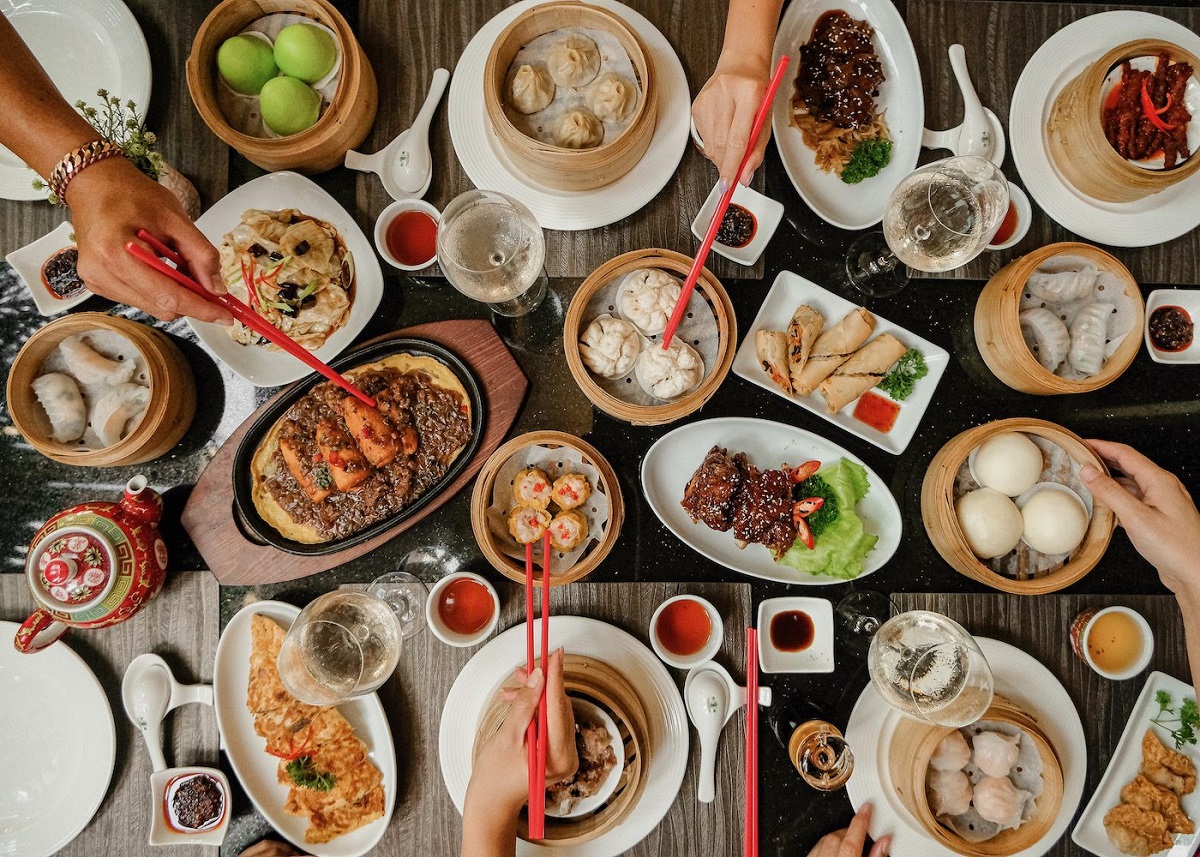 RADII delves into halal Chinese food from Indonesia and from the muslim community.