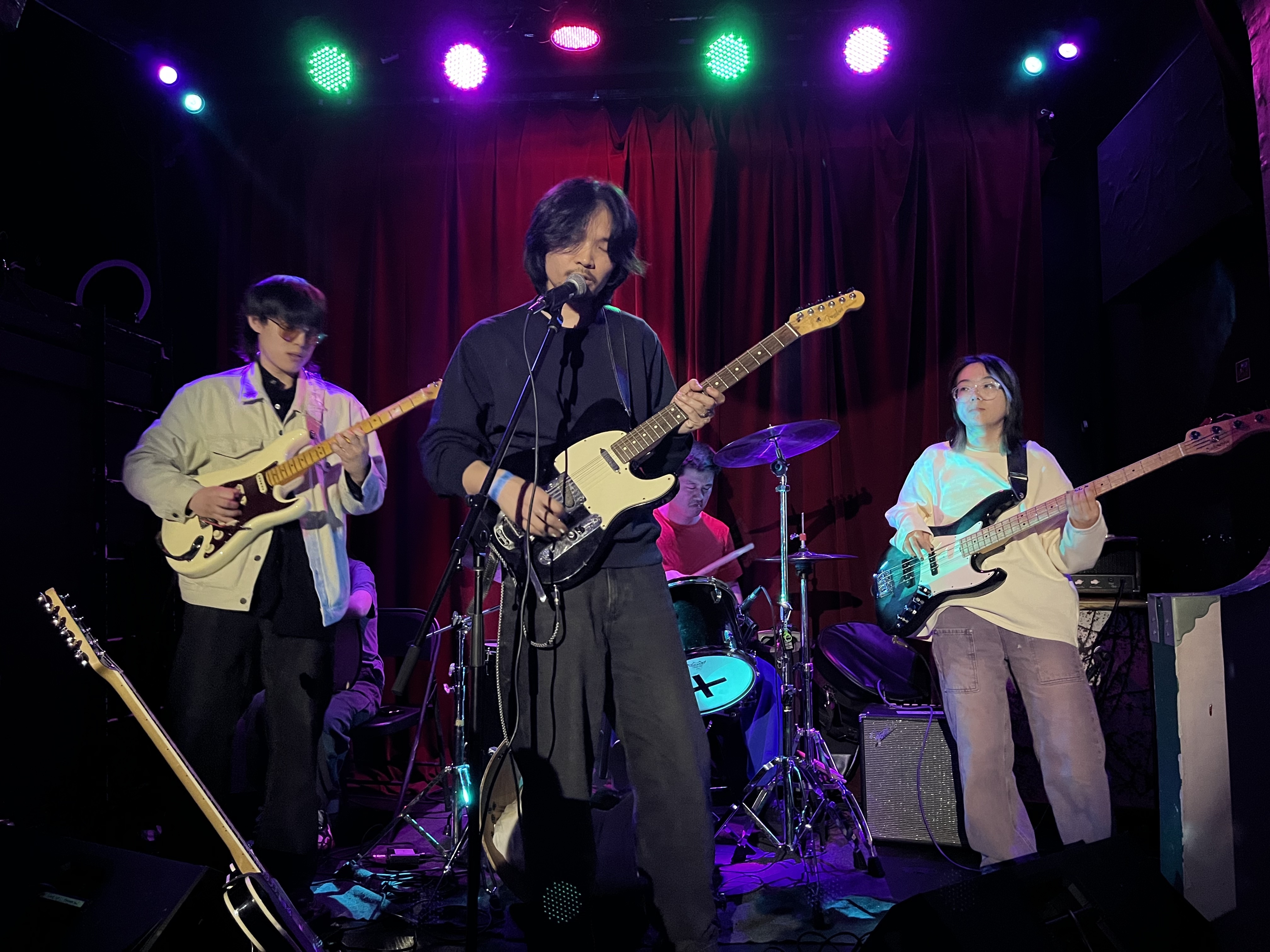 RADII exclusive interview with Brooklyn, NYC based shoegaze band with all Chinese members Hang Him to the Scales.