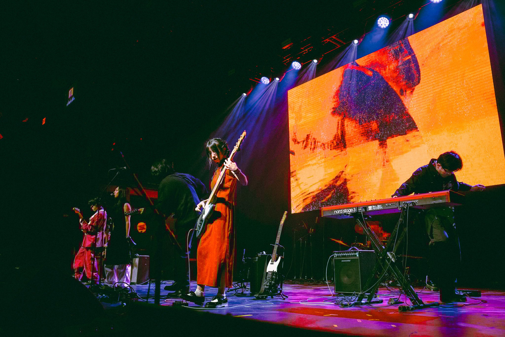 RADII exclusive interview with Brooklyn, NYC based shoegaze band with all Chinese members Hang Him to the Scales.