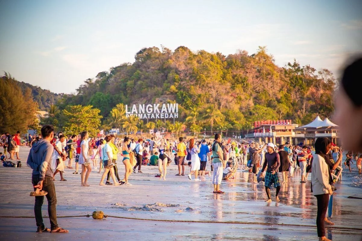 RADII explores how Malaysia now outranks Thailand as most visited country by Chinese tourists since Q1 2025.