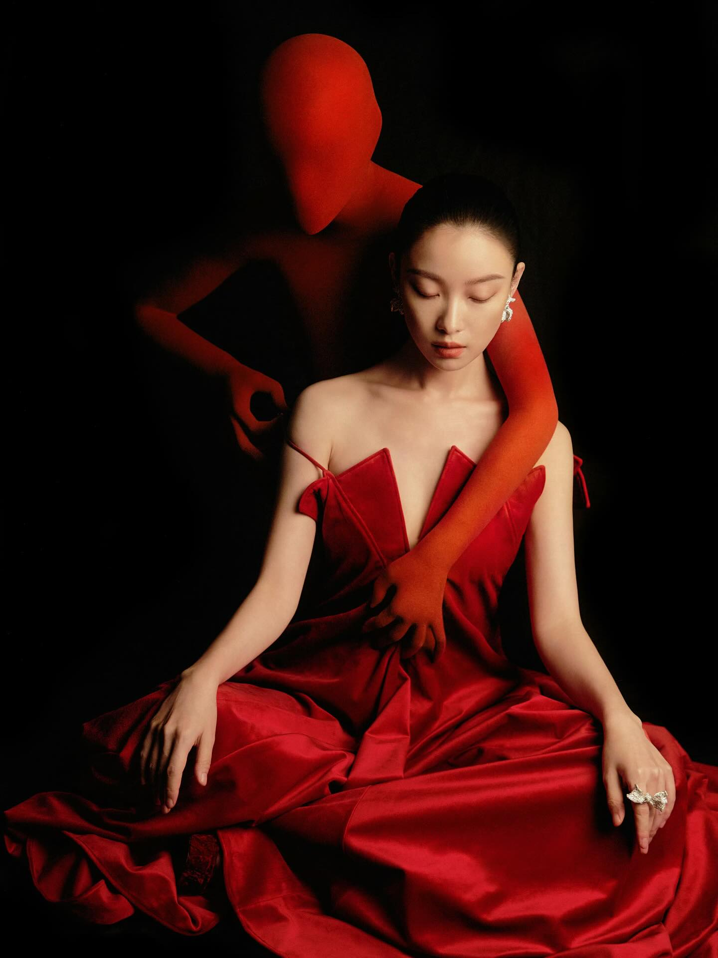 RADII spotlight's fashion designer Robert Wun and his red carpet dress for Chinese actress NiNi.