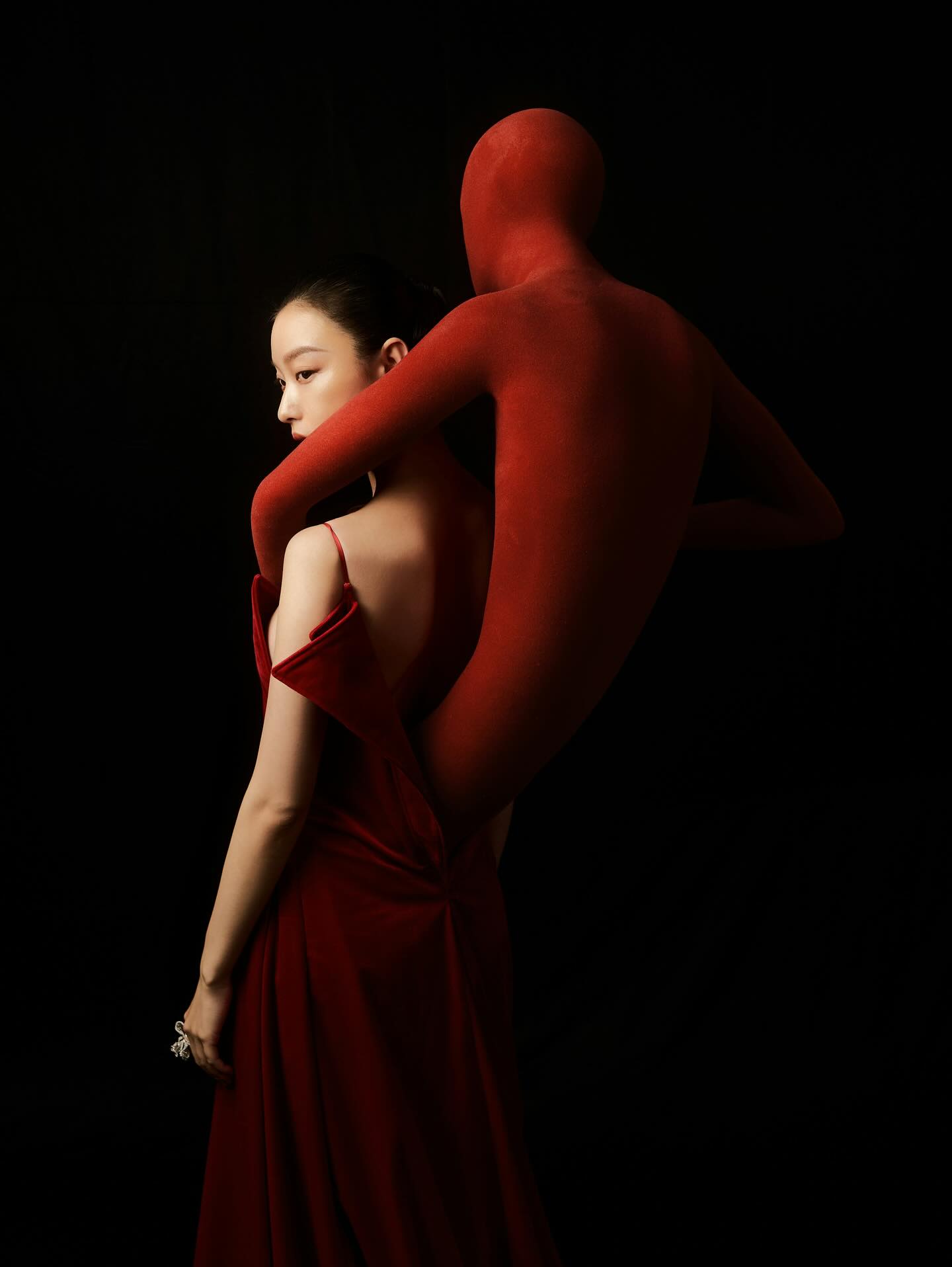 RADII spotlight's fashion designer Robert Wun and his red carpet dress for Chinese actress NiNi.