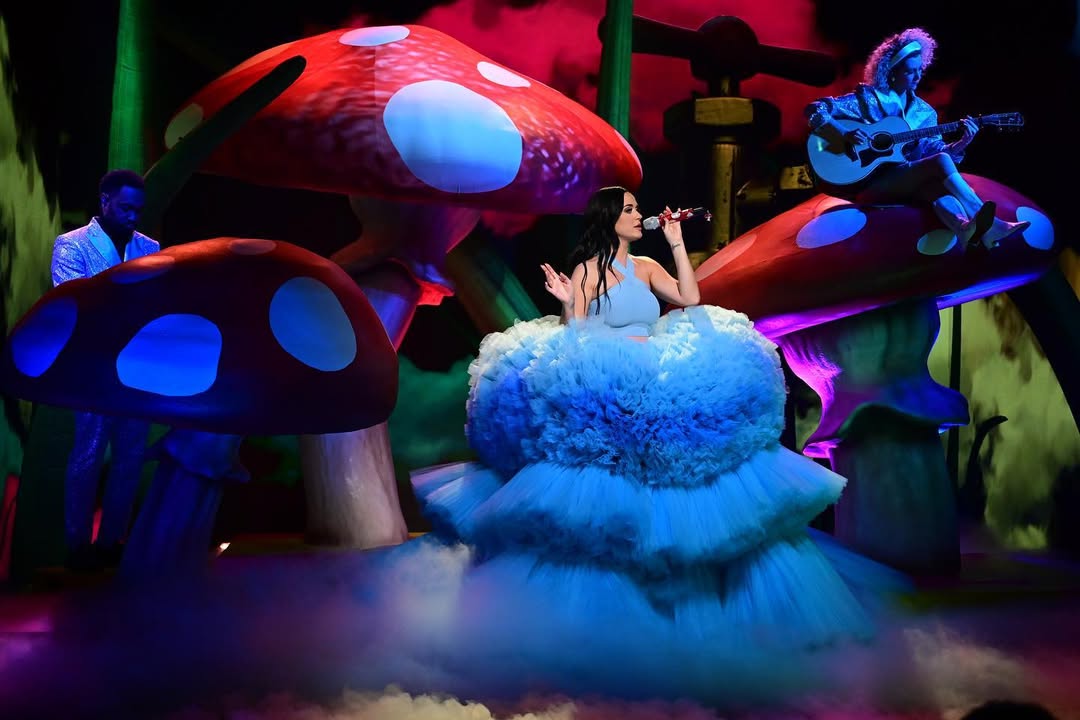 Katy Perry perform an acoustic version of 'Never Really Over' In Windowsen's BARBIE. Photo via Katy Perry.