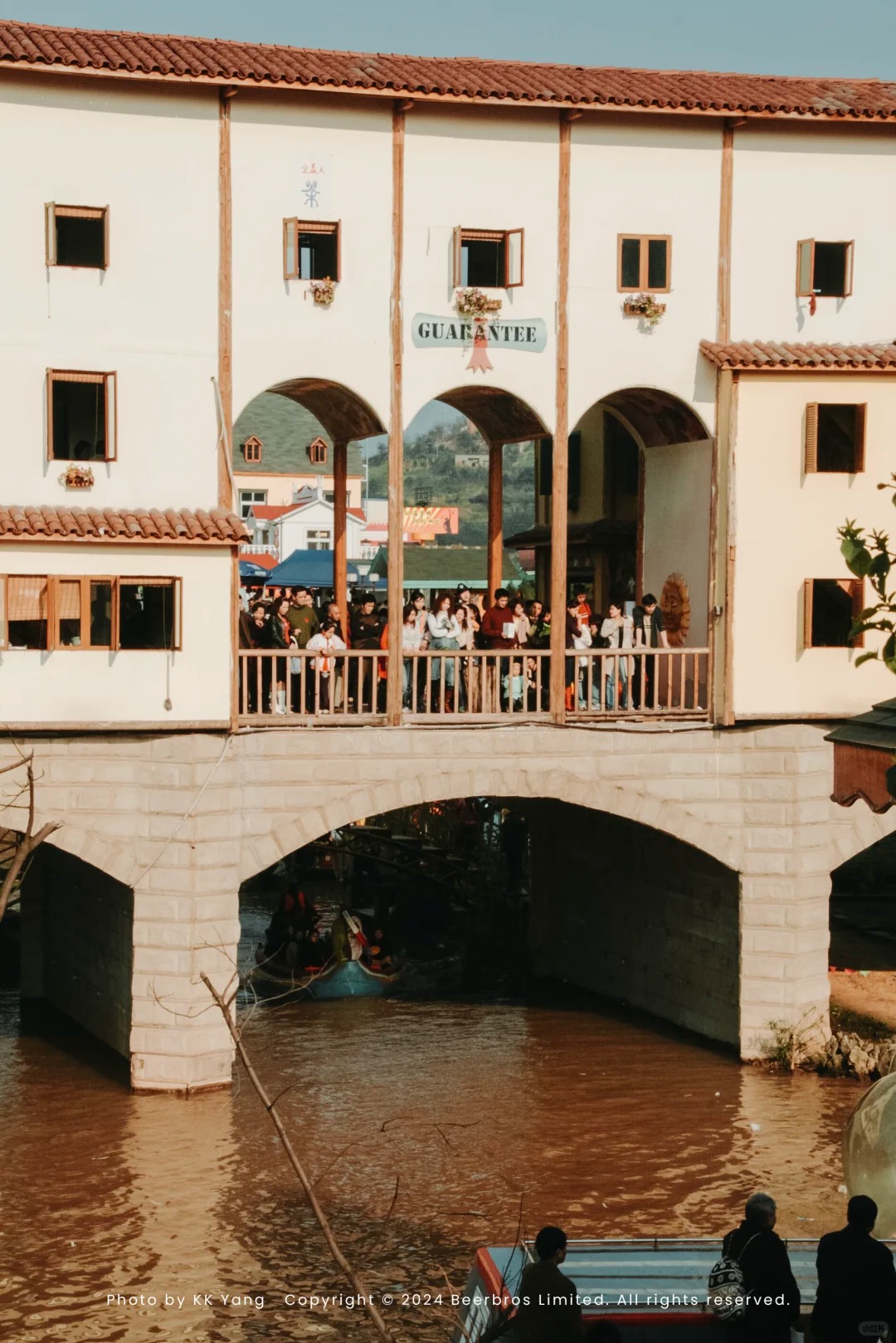 Ponte Vecchio in Foreigners' Street. Photo via KK Yang.