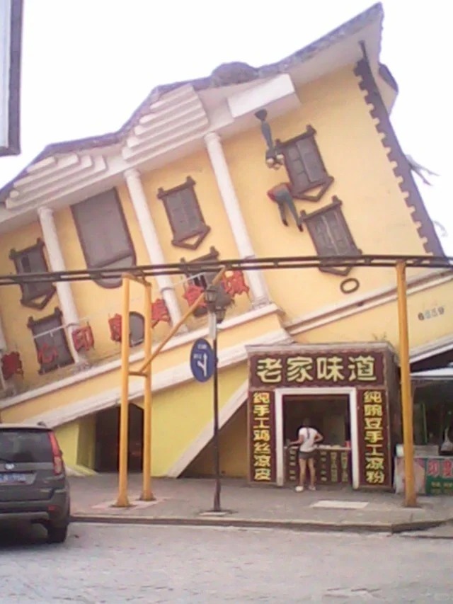Upside down house in Foreigners' Street. Photo via Xiaohongshu.