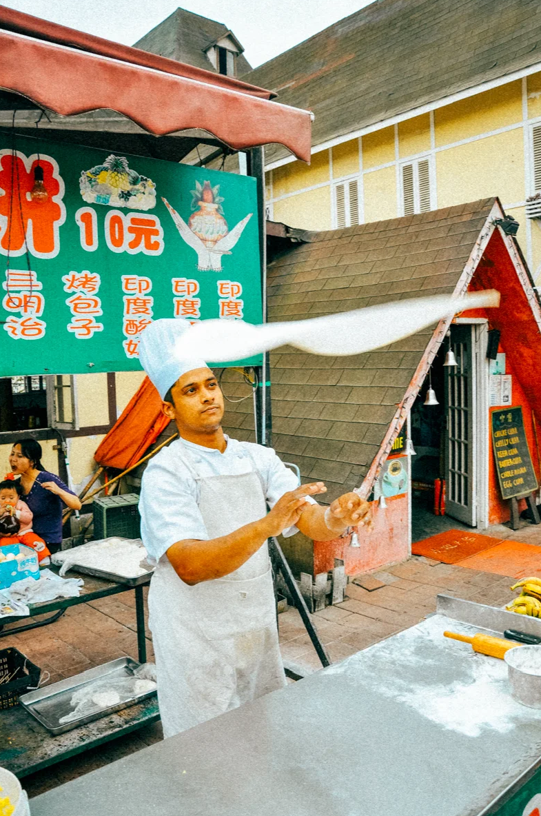 Indian pancakes made by Indian migrants. Photo via Xiaohongshu.