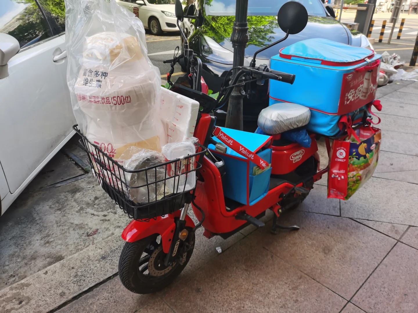 Young mothers share their daily lives as a Yakult mom. Photo via Xiaohongshu.