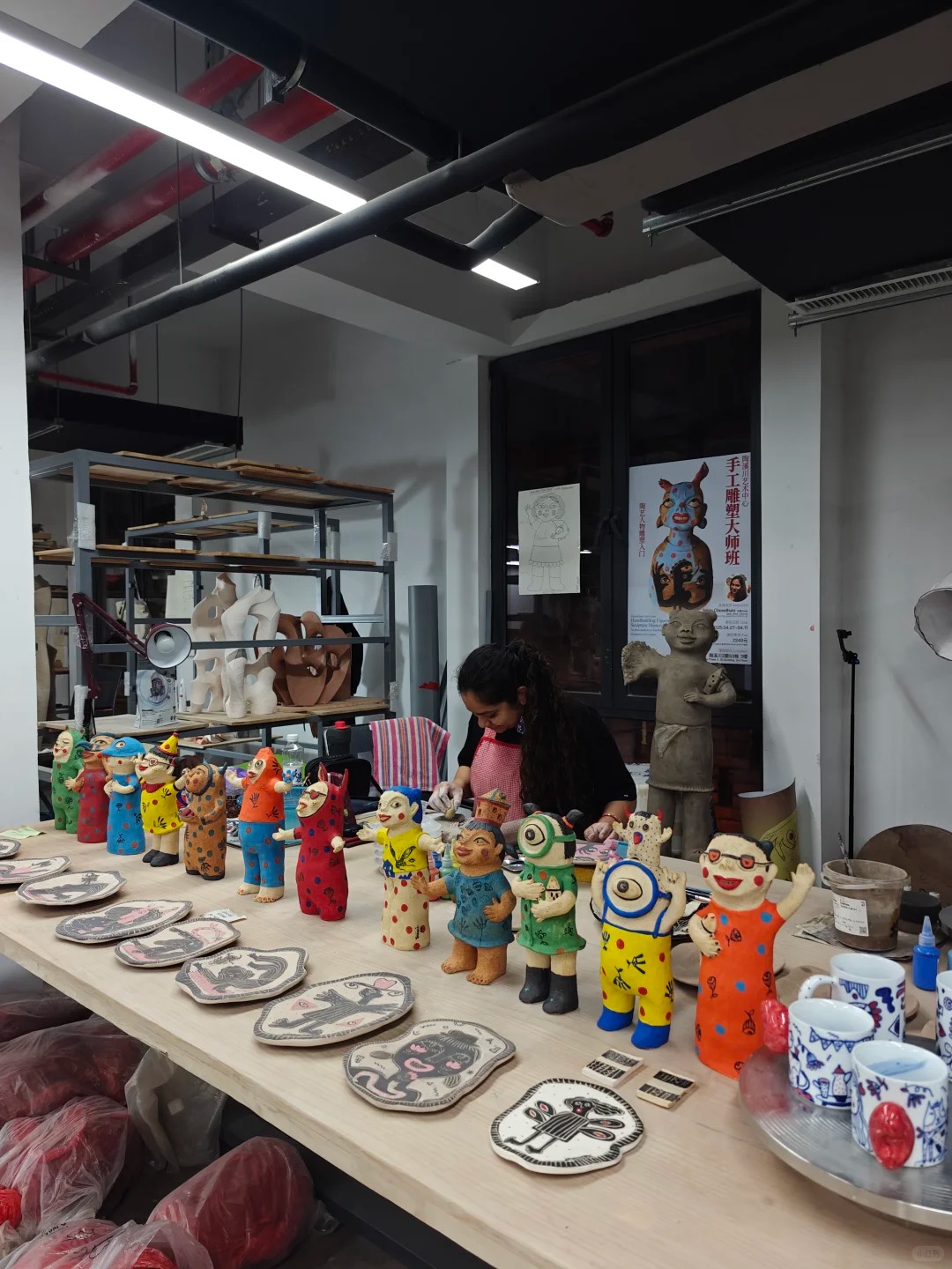 RADII explores the "Porcelain Capital" of China, Jingdezhen from Jiangxi province famous for its ceramics heritage and modern porcelain art.