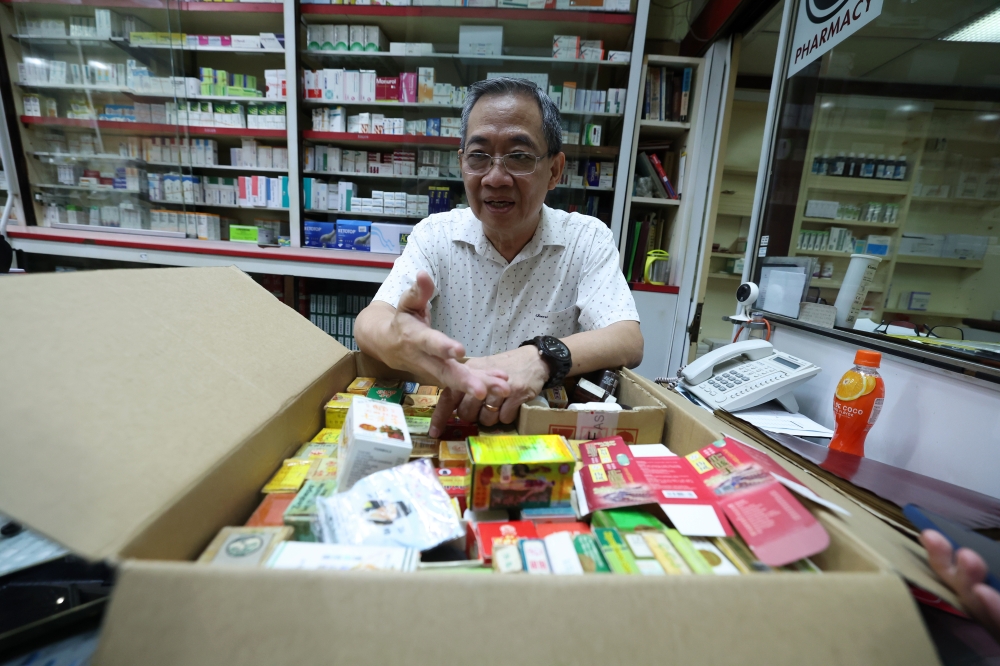 RADII highlights a 83-year-old Traditional Chinese Medicine shop Kien Fatt in Kuala Lumpur, Malaysia.