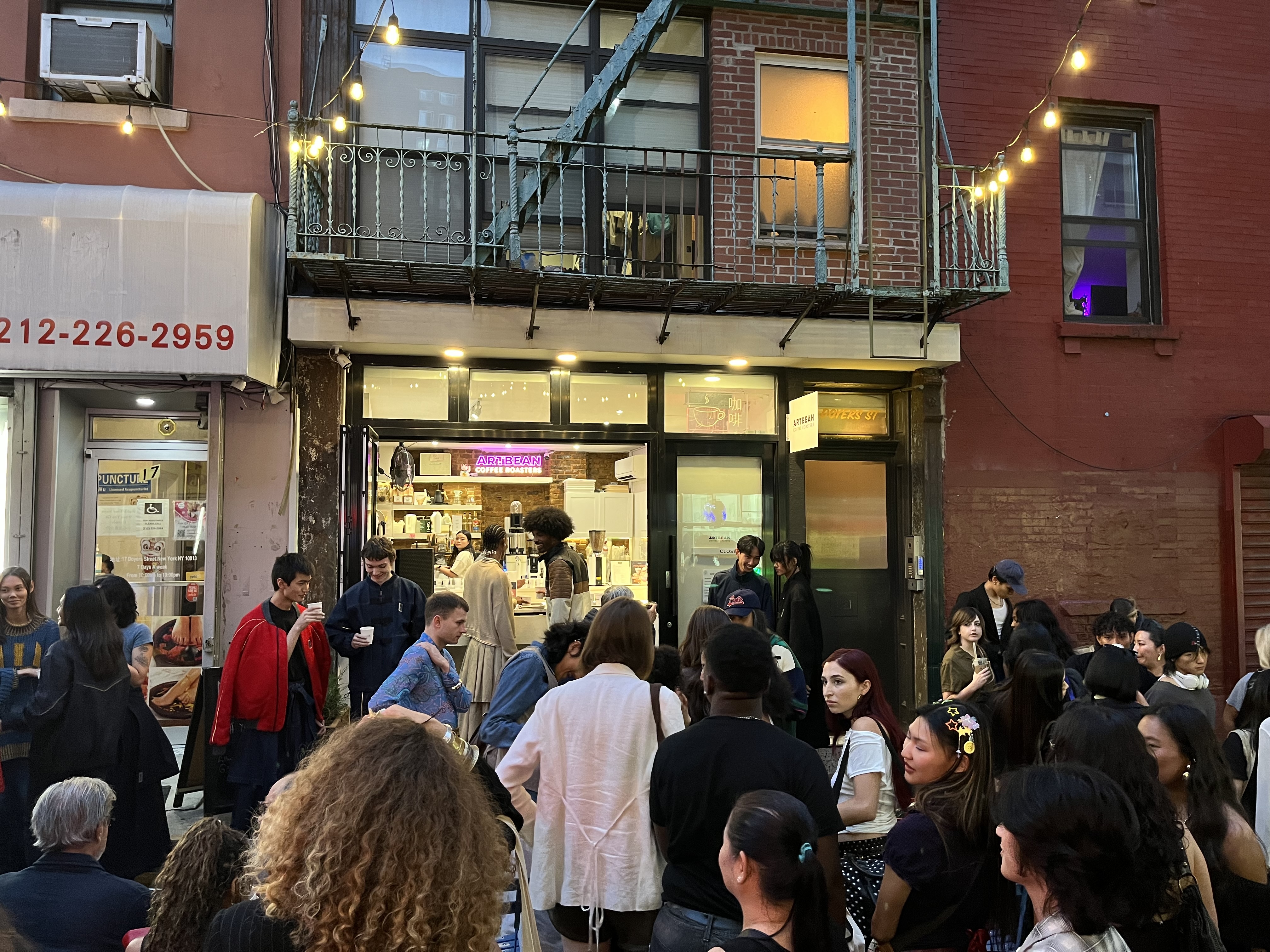 SUM LONDON makes its debut appearance at New York Fashion Week with its JIĀ YÓU collection, highlighting Chinese immigrants' resilience and work ethic.