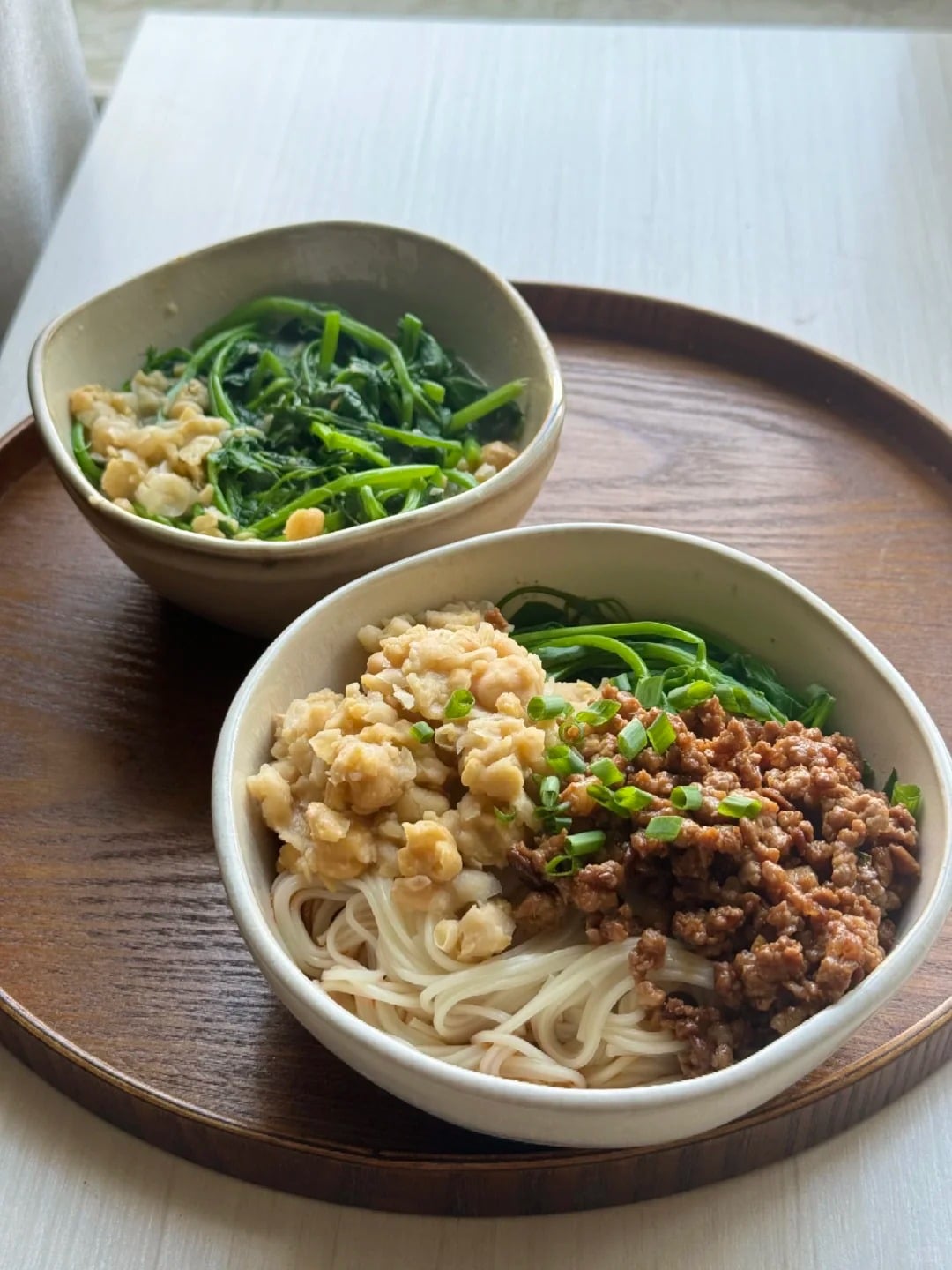 Attrative (chick)pea-mix noodles. Photo via Xiaohongshu.