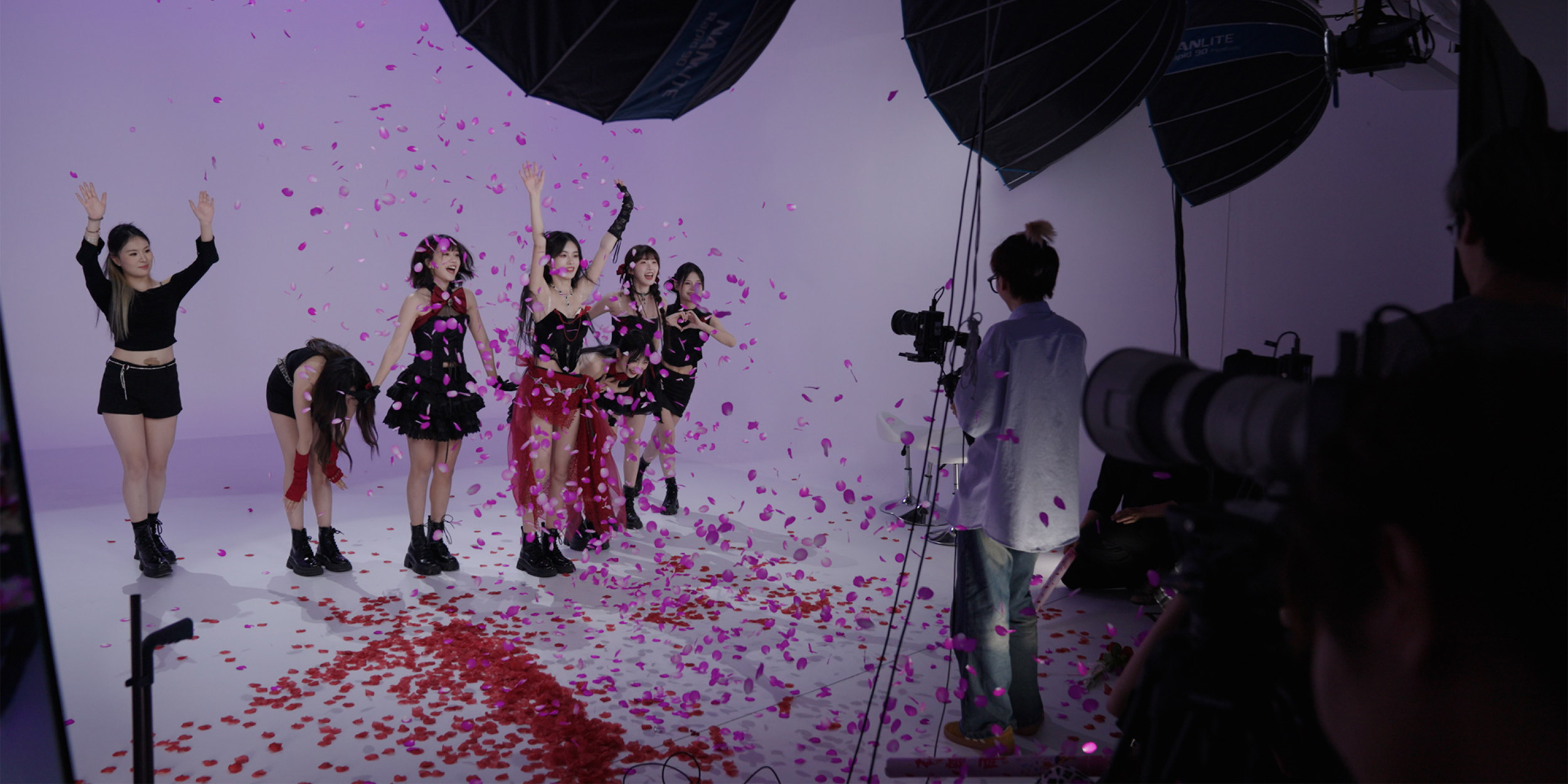 China’s Group Dance Livestreaming Camerawork is Next Level