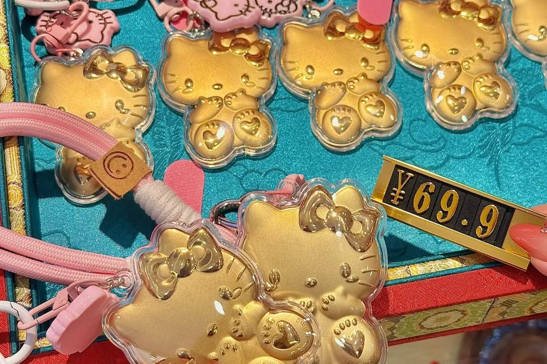 Feature image of “Why Buy Large Pieces of Gold When You Can Buy Small?” Asks China’s Youth