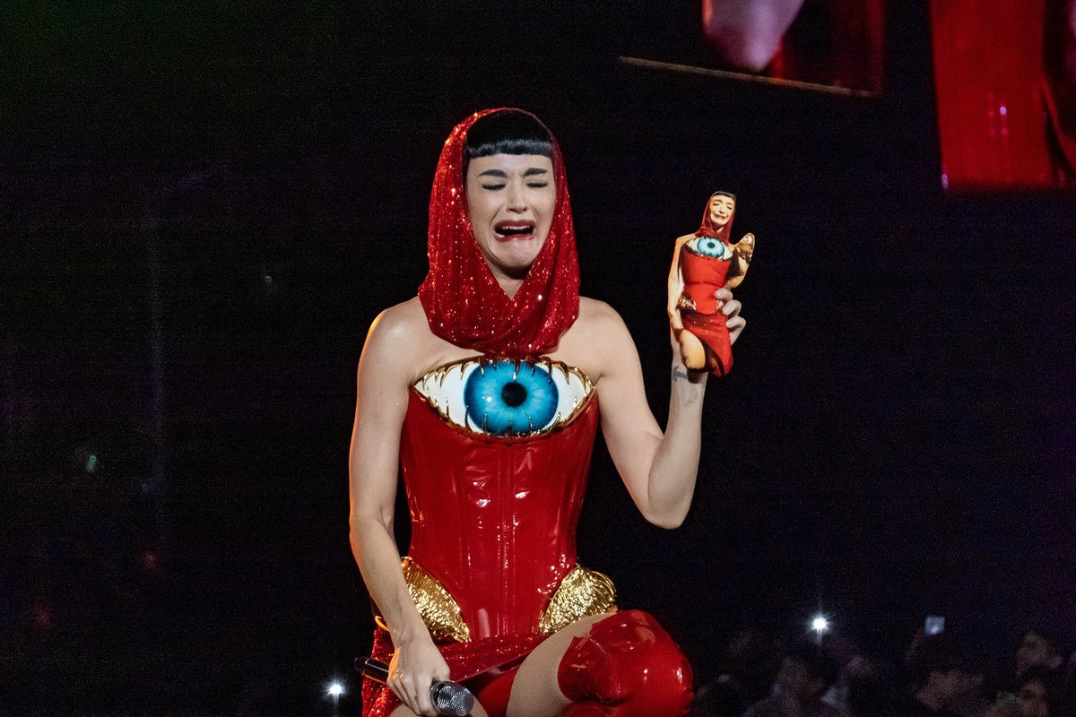 Feature image of China Greets Katy Perry With Memes and Emotions During Her Tour