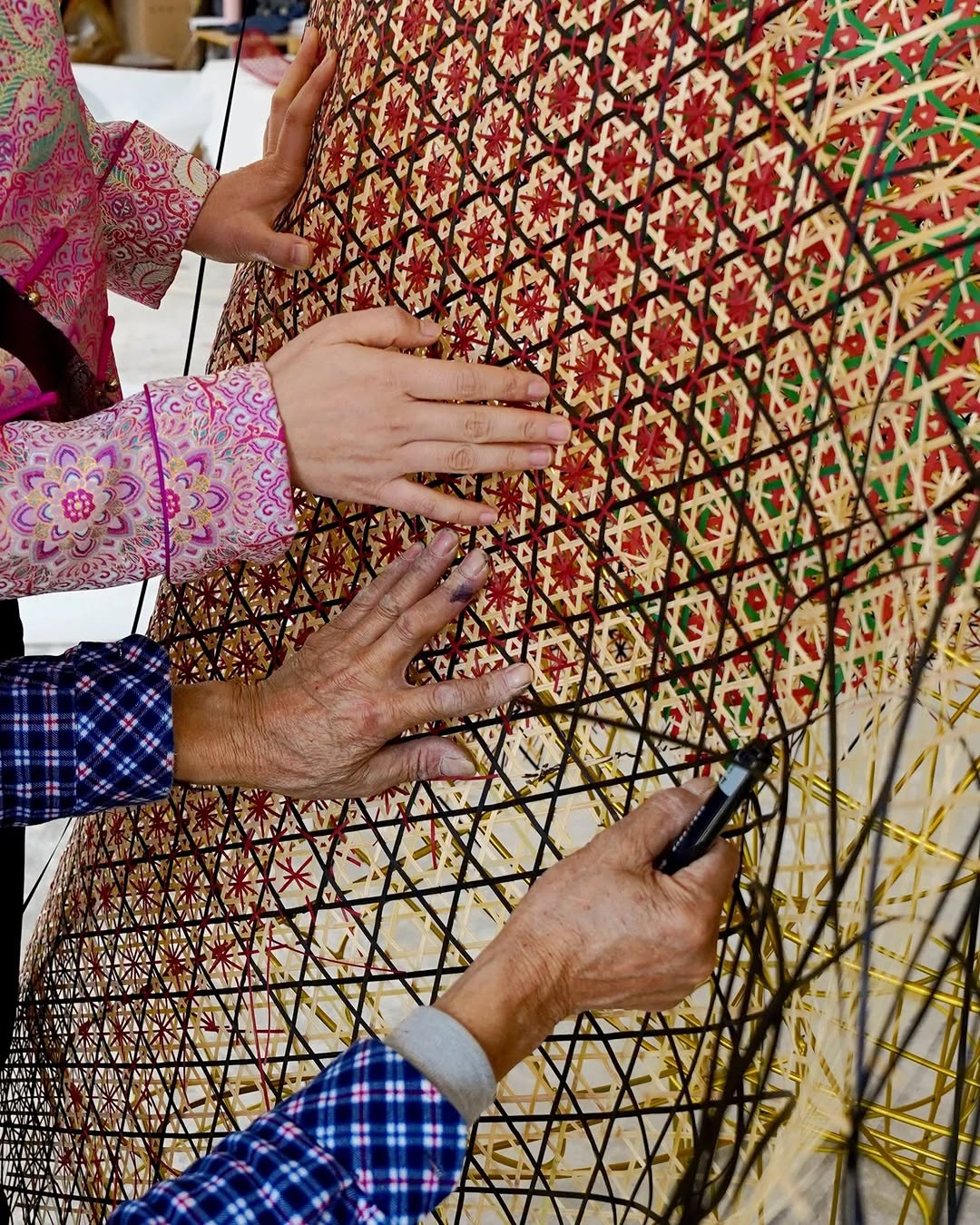 RADII talks about 盒故乡 – 邹大侠 bamboo weaving studio who crafted a giant Year of the Horse sculpture.