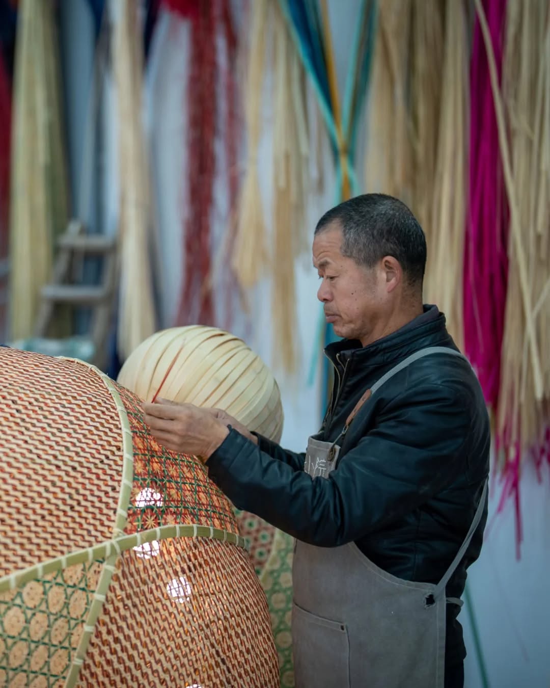 RADII talks about 盒故乡 – 邹大侠 bamboo weaving studio who crafted a giant Year of the Horse sculpture.