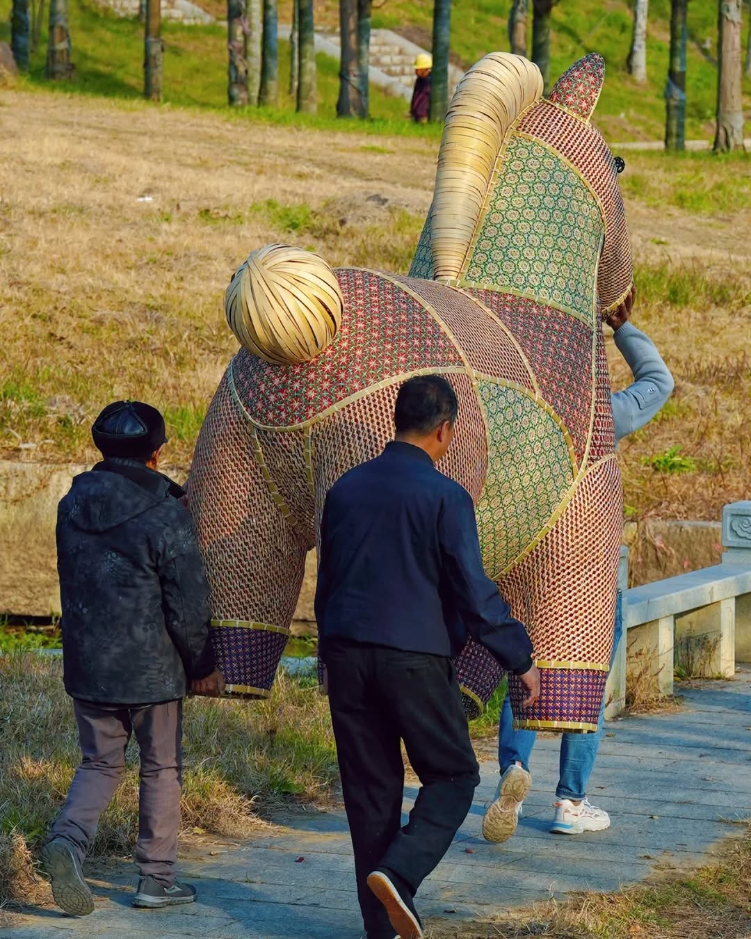 RADII talks about 盒故乡 – 邹大侠 bamboo weaving studio who crafted a giant Year of the Horse sculpture.