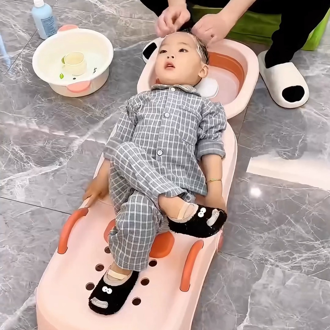 RADII highlights the meme 16号集体洗头 and how China's youth are jokingly turning Lunar New Year into "National Hair Washing Day."