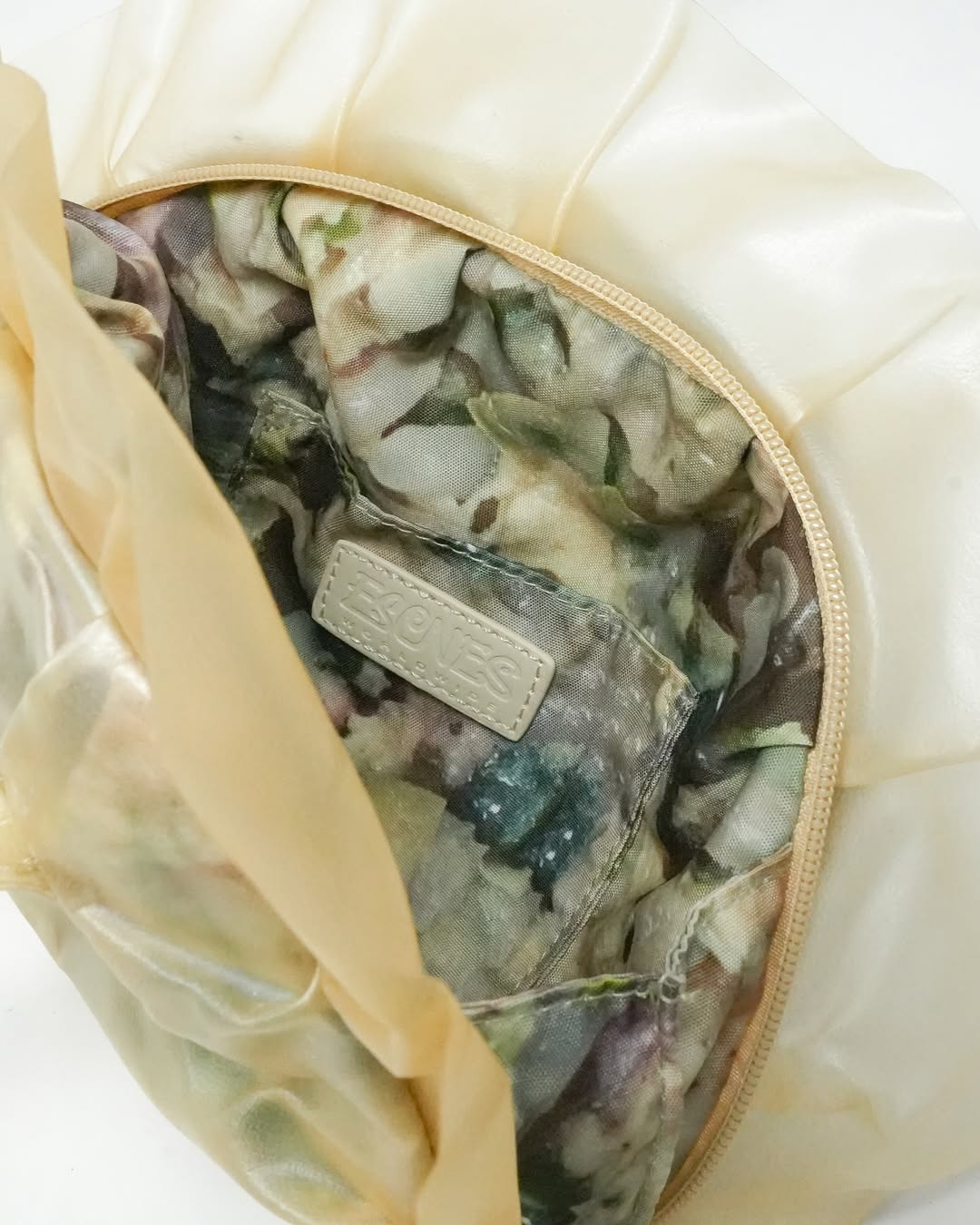 RADII announces the release of the ESENES dumpling bag.