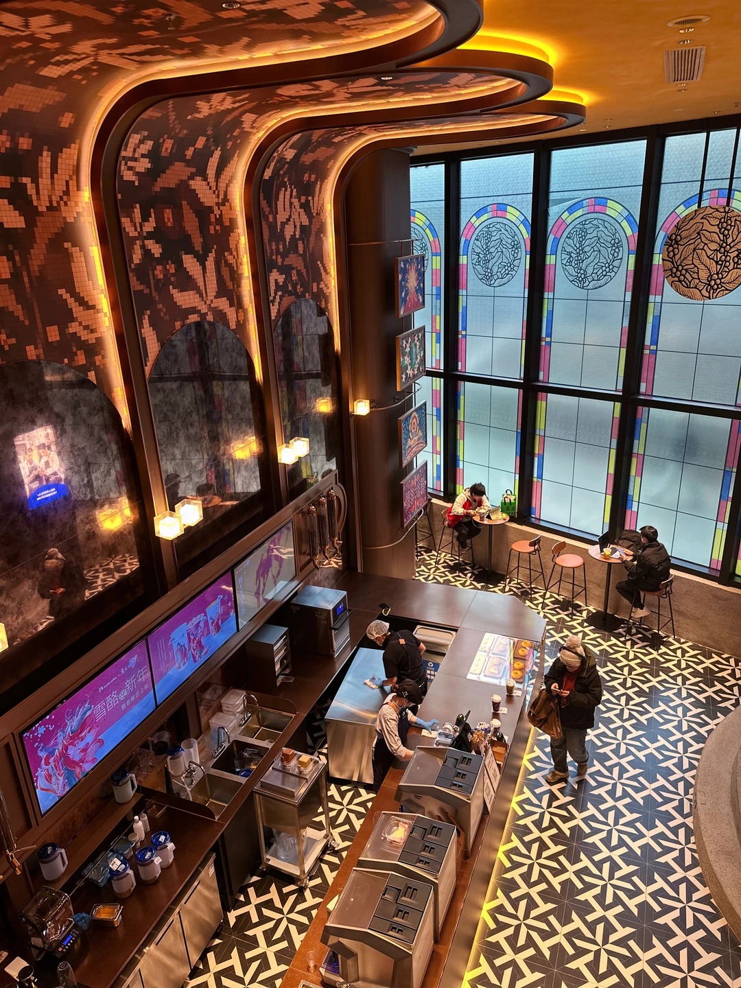 RADII spotlights Luckin Coffee's new flagship store in Shanghai with no wifi or power outlets.