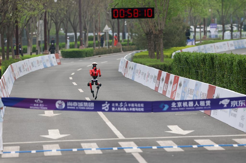 RADII talks about the robot shenanigans and memes at the recent Beijing robot marathon.