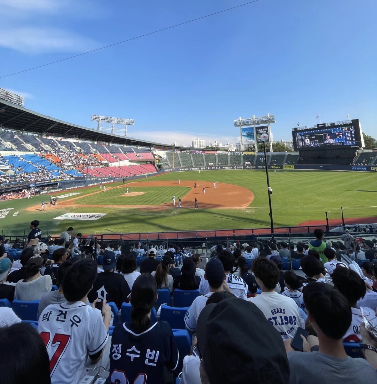 RADII talks about the AI phenomenon with Korea AI-generated fan that sparked a new Chinese social media trend.