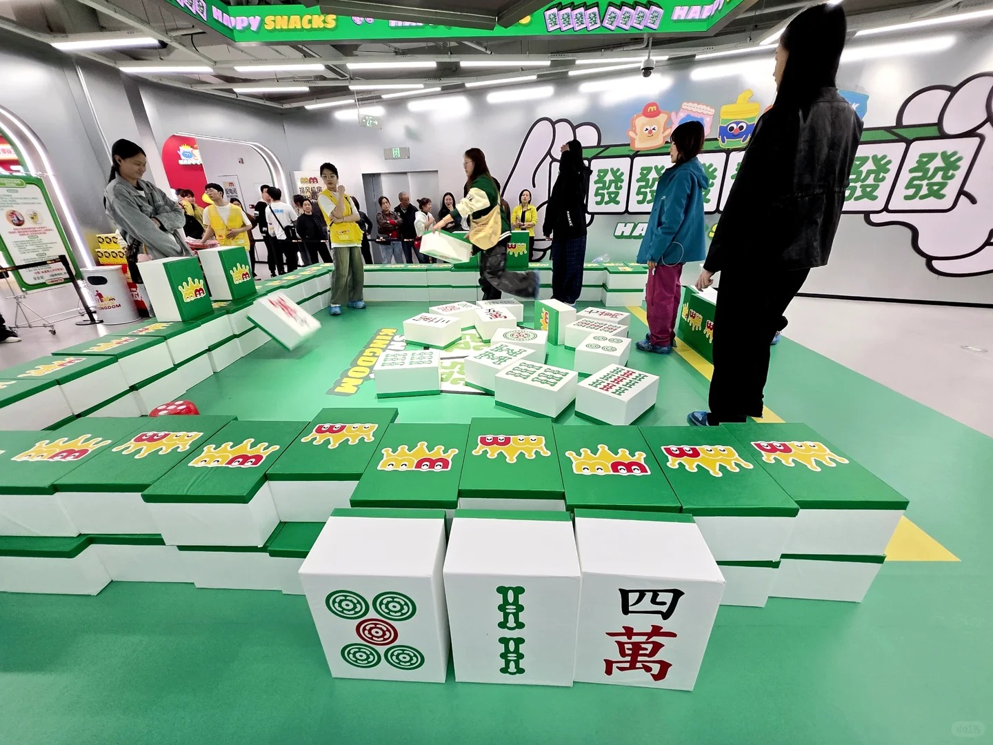 RADII talks about the massive snack store in Changsha, Snack Kingdom, housing over 35k types of snacks.
