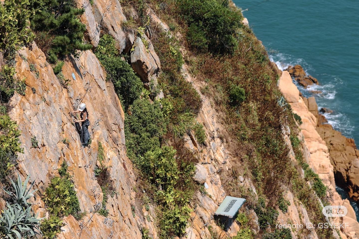 RADII highlights China's cliff-side cafes.