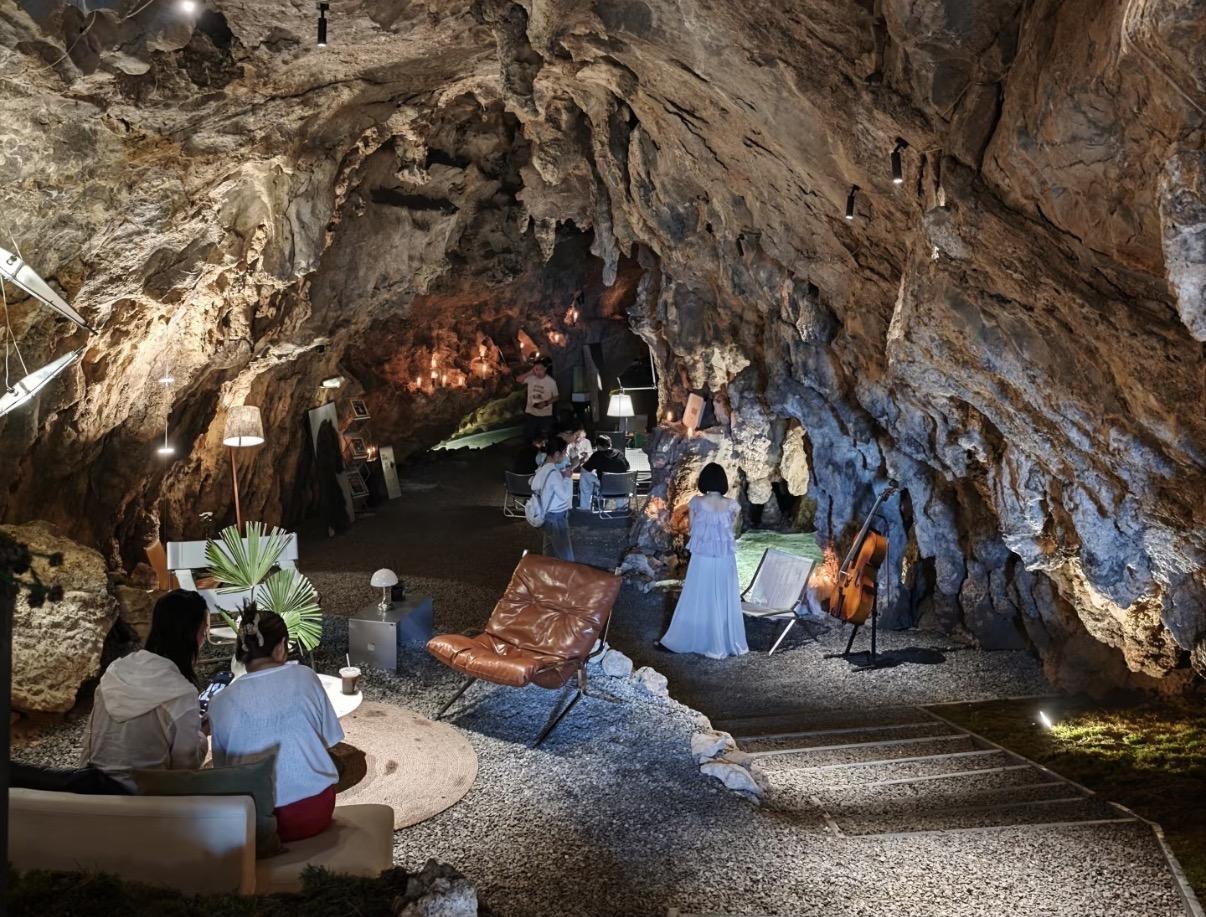 RADII highlights China's cliff-side cafes.