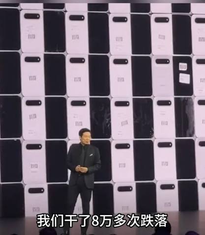 RADII talks about how Xiaomi's CEO Lei Jun unveiled the 18 Fold phone amid prototypes.