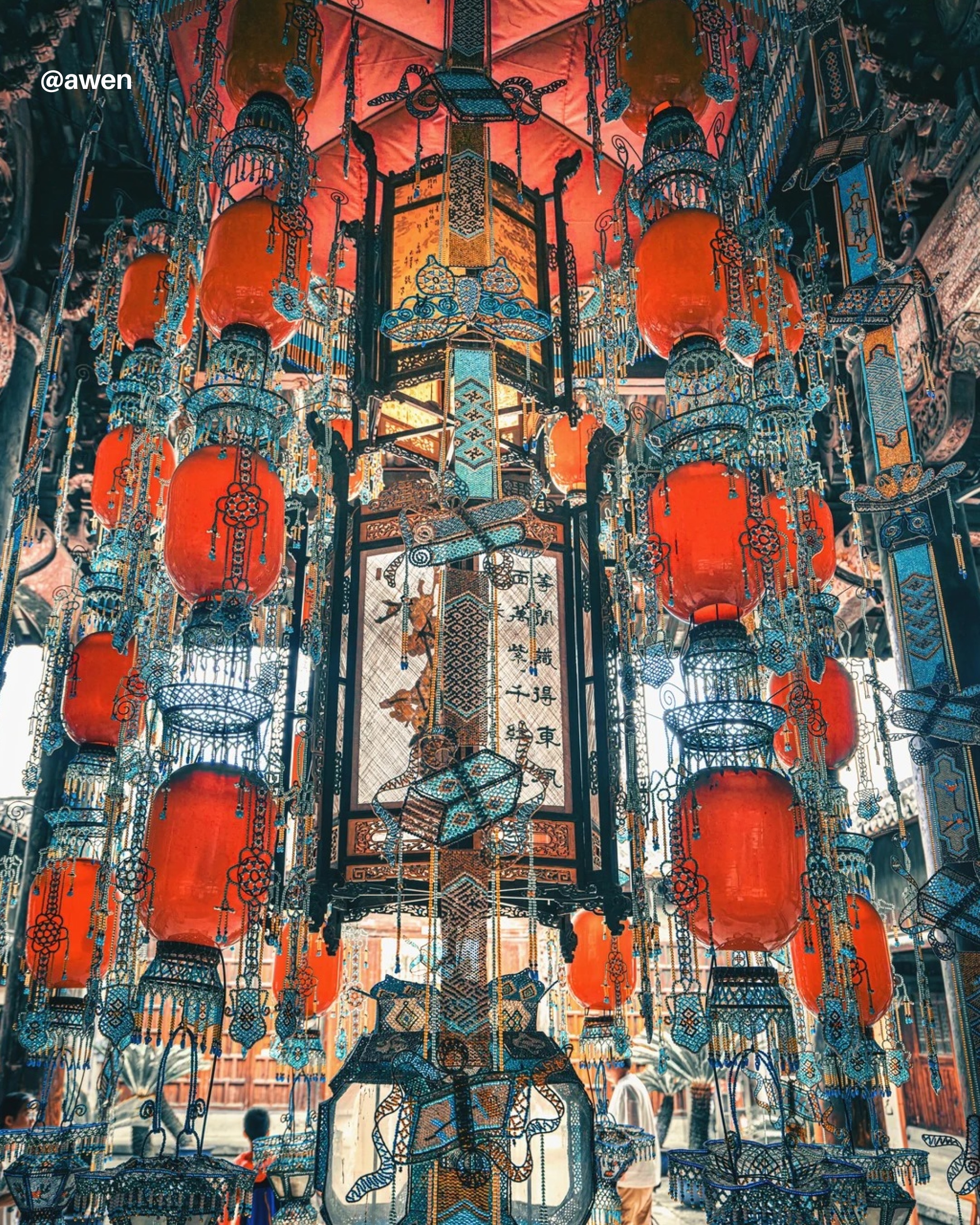 RADII talks about the 300-year-old craft of beaded lanterns from the Qing Dynasty that looks like a cyberpunk scene from Blade Runner.