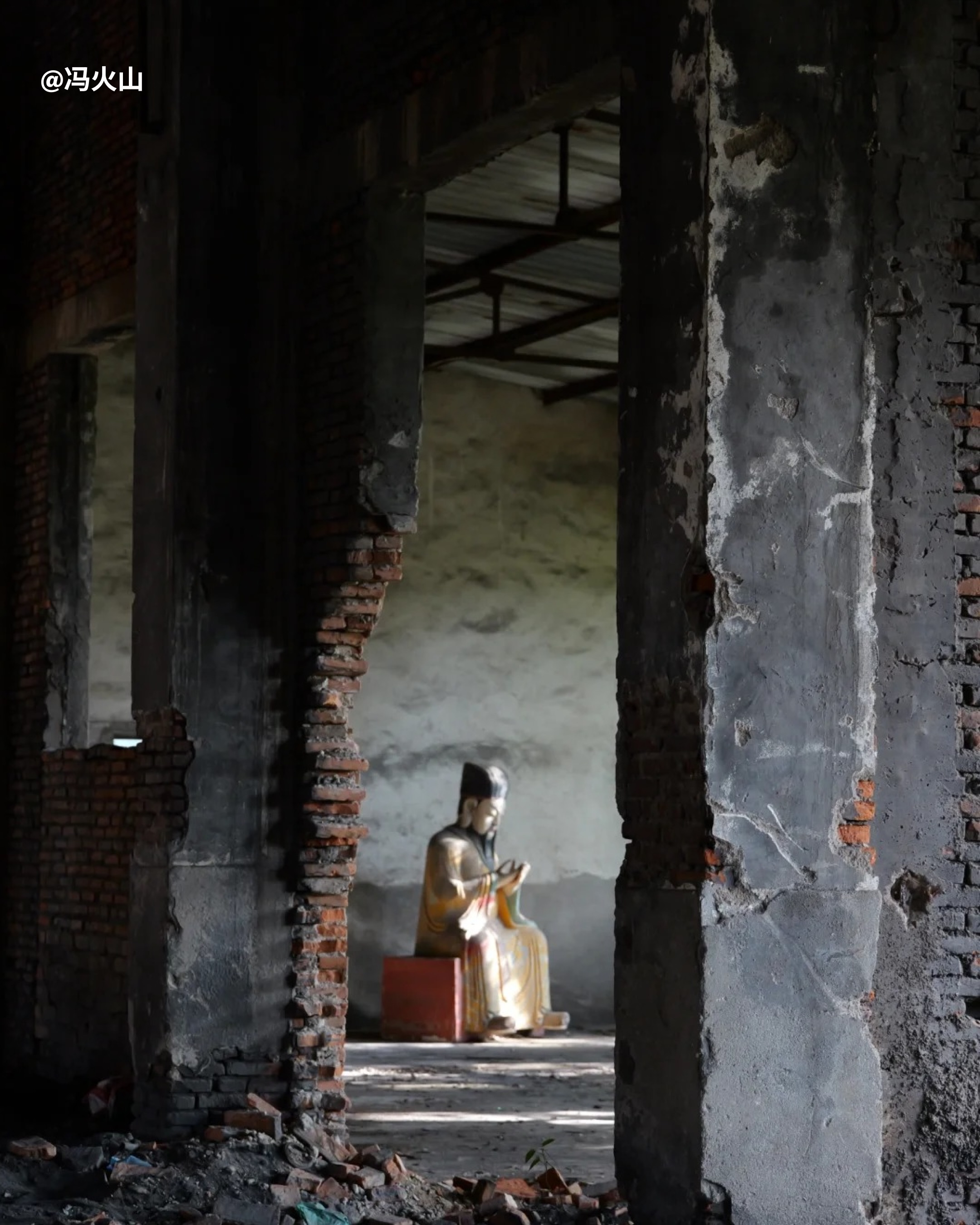 RADII talks about the Suzhou village of Chongshan and how many of its Buddhas and deity statues are being abandoned and what that means for the future of Buddhism among a tech-driven world.